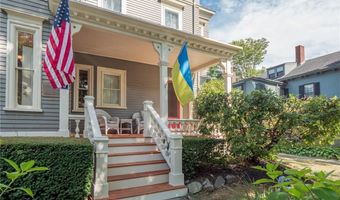8 Cottage St 2, Newport, RI 02840