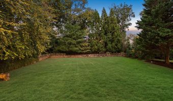 7009 LOCH LOMOND Dr, Bethesda, MD 20817