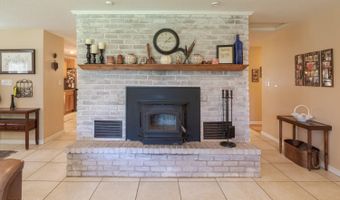 8319 SE Prairie Rd, Baxter Springs, KS 66713