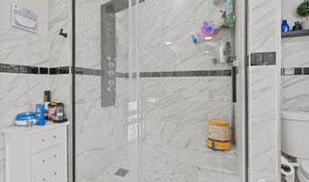 25 Livingston Ave, Avenel, NJ 07001