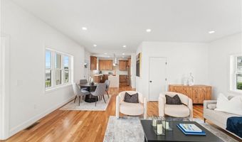 41 Burnett Rd, Warwick, RI 02889