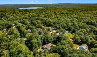28 Penn Forest Trl, Albrightsville, PA 18210