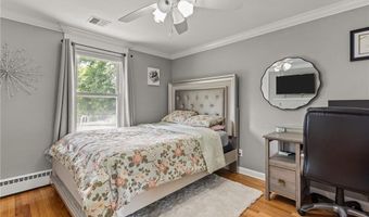 33 Fairhaven Rd, Cumberland, RI 02864