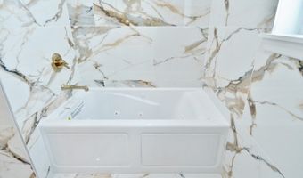 92 W 6Th St, Bayonne, NJ 07002