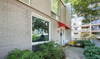 4979 BATTERY Ln 4979-1, Bethesda, MD 20814