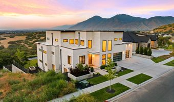 348 E HIDDEN LAKE Dr, Bountiful, UT 84010