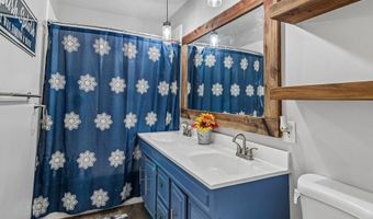 9535 Lakeview Dr, La Mesa, CA 91942