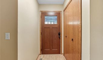 7454 Upper 24th St N, Oakdale, MN 55128