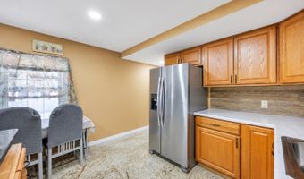 600 Broadway D14, Amityville, NY 11701