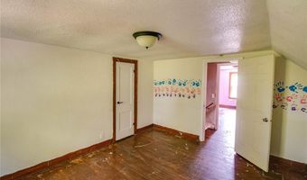 2020 Country Club Dr, Alton, IL 62002