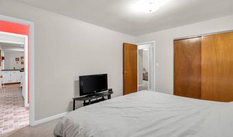 2 Oakmont Ct, Beech Grove, IN 46107