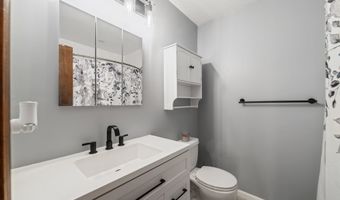 33 Bay Path Way 33, Branford, CT 06405