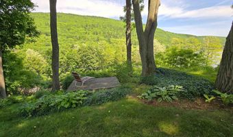 49 Tyler St, Brattleboro, VT 05301
