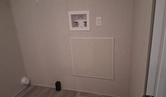 328 W 53rd St 10, Anderson, IN 46013
