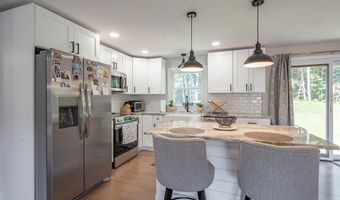 18 Dream Lake Dr, Amherst, NH 03031
