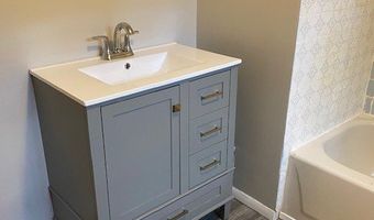 2156 7th St SW, Akron, OH 44314