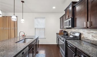 37 Kings Cross Ct, Beaufort, SC 29902