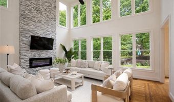 10425 Cranchester Way, Alpharetta, GA 30022