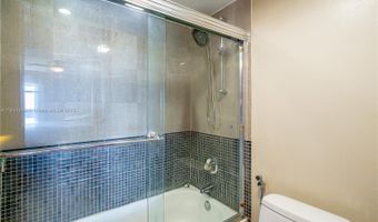 3675 N Country Club Dr 2404, Aventura, FL 33180