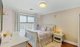 47 White Oak Ln, Aberdeen, NJ 07747