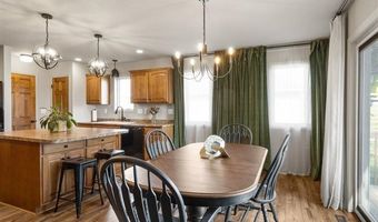 149 Country Club Ct, Anamosa, IA 52205