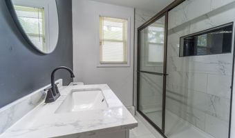 42 Greenwood Ave, Bloomfield, CT 06002