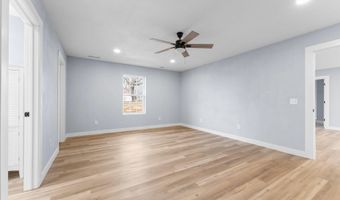 305 Crescent St, Aurora, MO 65605