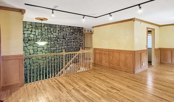 6 Westchester Dr, Albany, NY 12205