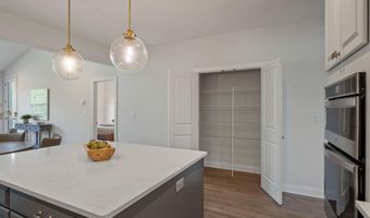 3064 N Spurway Dr, Ann Arbor, MI 48105