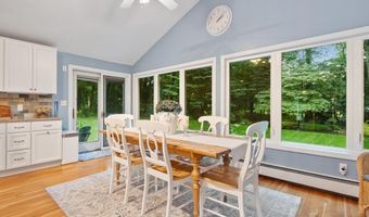 5 Myrtle Dr, Acton, MA 01720