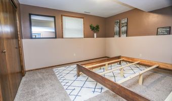 12907 Prairiewood Dr, Aberdeen, SD 57401