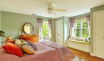 4 Fourth St, Barrington, RI 02806