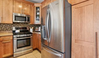 4691 LONGSTREET Ln 202, Alexandria, VA 22311