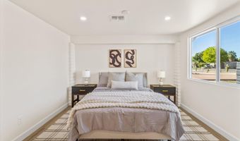 2029 W SHAWNEE Dr, Chandler, AZ 85224