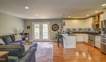 17500 Bridle Dr, Abingdon, VA 24210