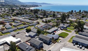 325 MATOT St B, Brookings, OR 97415