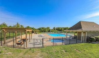 4270 Lake Shore Ct, Basehor, KS 66007