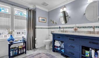 21 W Magnolia Ave, Beach Haven, NJ 08008