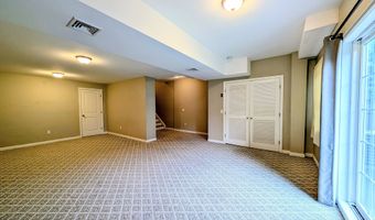 15 Old Oak Dr 15, Brookfield, CT 06804
