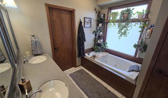 1905 Country Meadows Pl, Beatrice, NE 68310