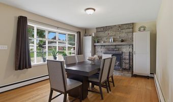 11 James Dr, Albany, NY 12211
