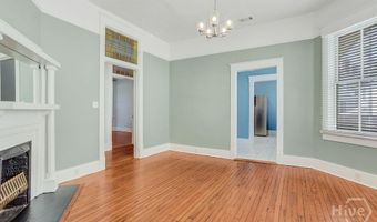 17 E 33rd St, Savannah, GA 31401