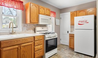 909 11th St NW, Austin, MN 55912
