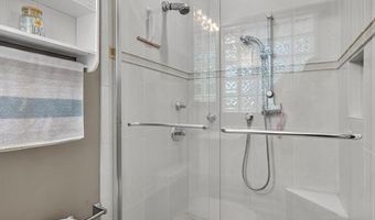 124 Vlasis Dr, Ballwin, MO 63011