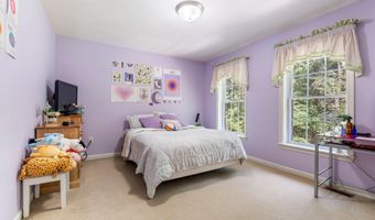 179 Windsor Dr, Auburn, NH 03032