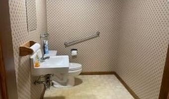105 N Hickory St, Aberdeen, MS 39730