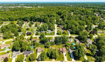 536 Fieldstone Dr, Amherst, OH 44001