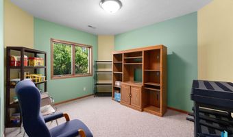 608 N Riverwood Cir, Brandon, SD 57005