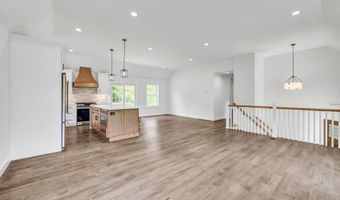 20 Depalma Ln, Danbury, CT 06811