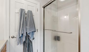 2 Winsome Lea Rd, Falmouth, ME 04105